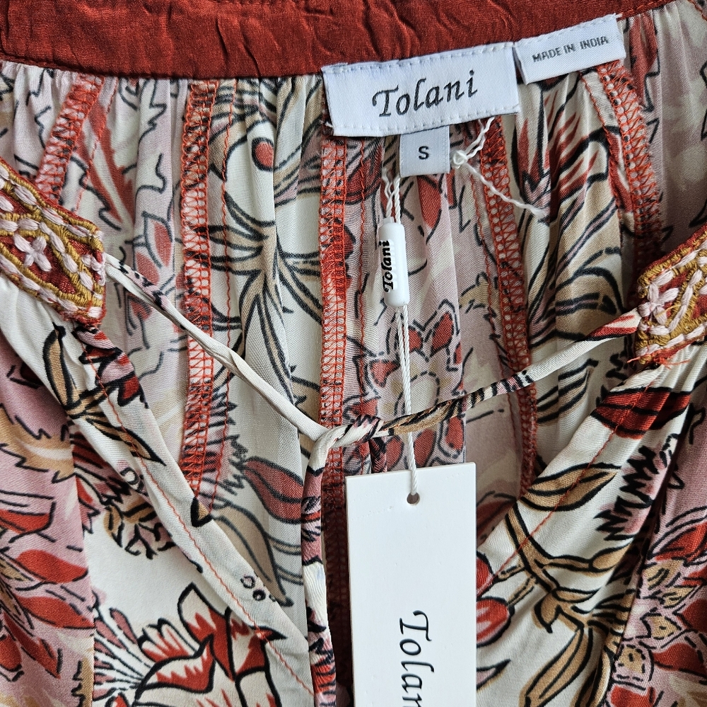 Tolani Collection tunic top New with Tags. Size small. Three quarter full sleeve - Picture 12 of 14